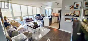 PH2 - 19 GRAND TRUNK CRESCENT Toronto