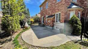 2114 HELMSLEY AVENUE Oakville