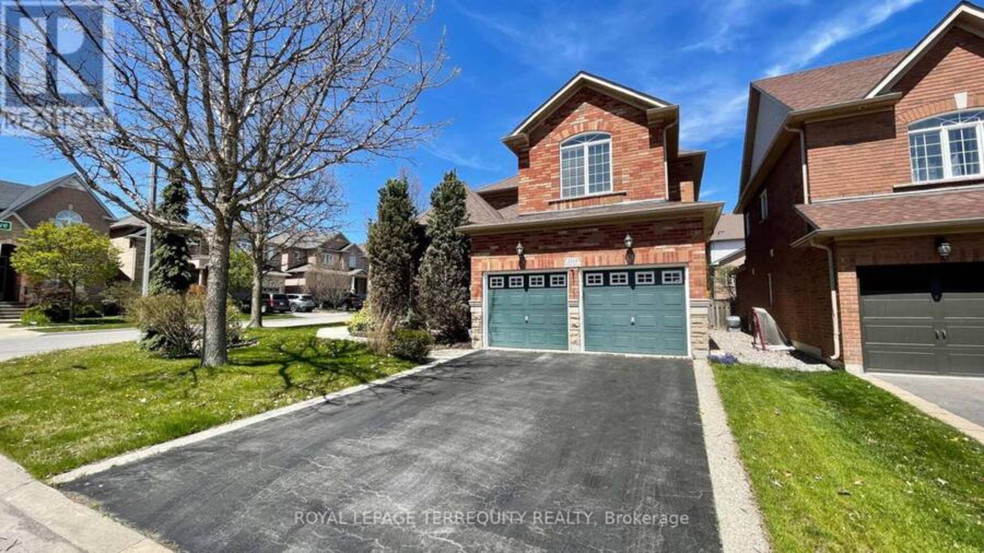 2114 HELMSLEY AVENUE Oakville