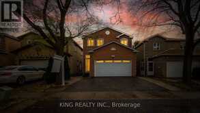 8 HUMMINGBIRD COURT Brampton