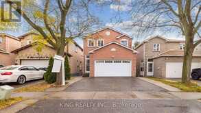 8 HUMMINGBIRD COURT Brampton