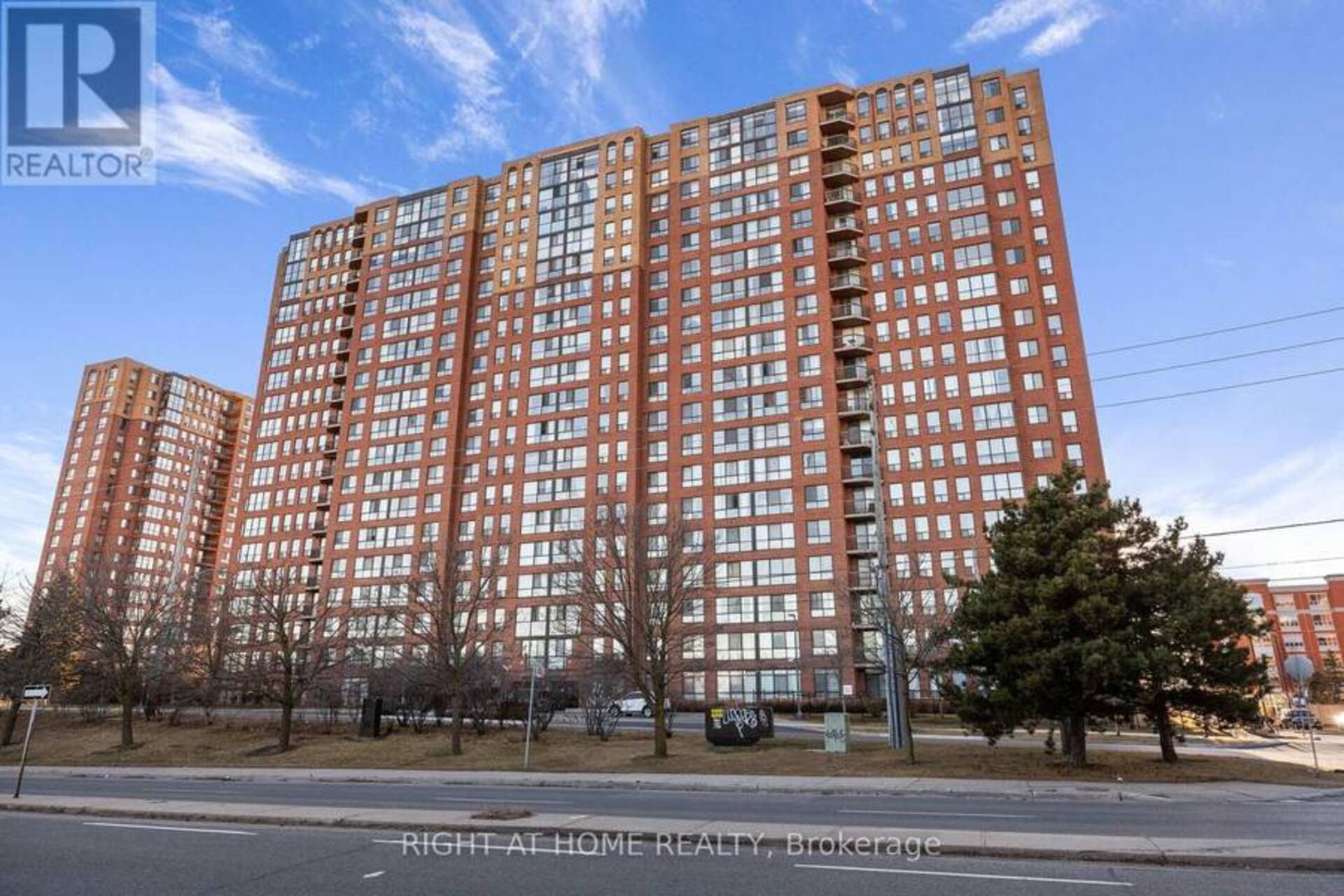 212 - 330 MCCOWAN ROAD Toronto