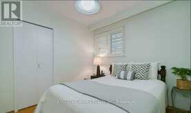 10 LEIGHTON COURT Toronto