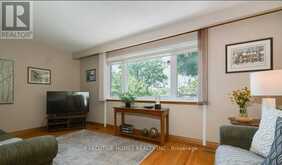 10 LEIGHTON COURT Toronto