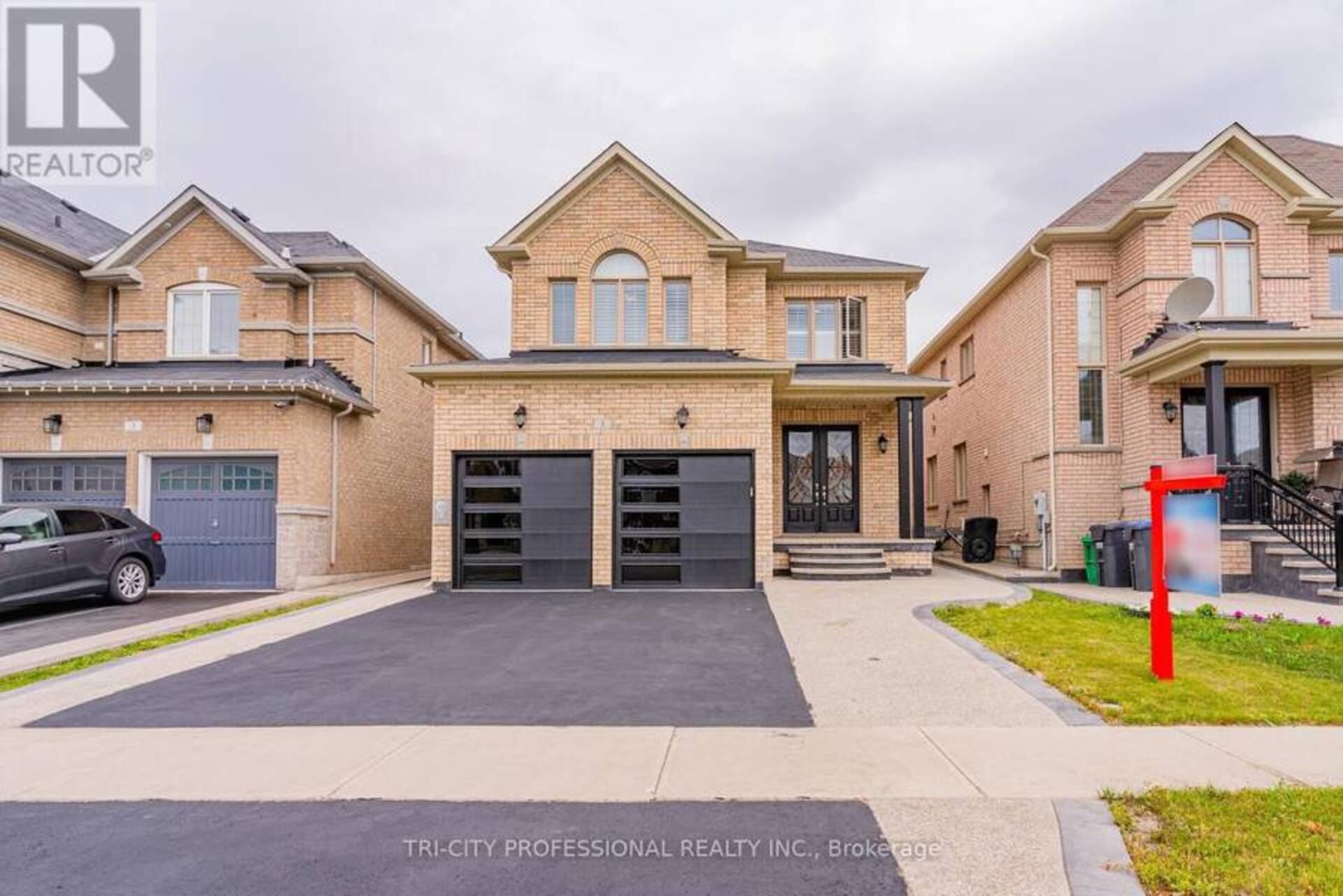 5 DRUMMONDVILLE DRIVE Brampton