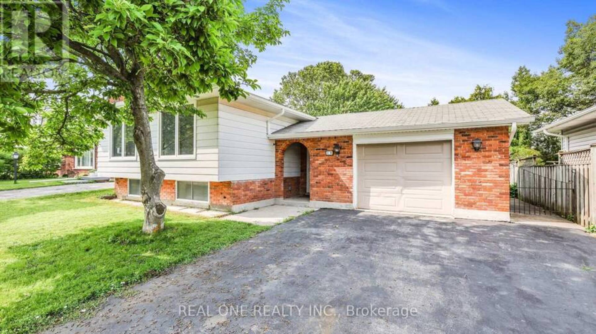 10 BENTLEY PLACE Hamilton