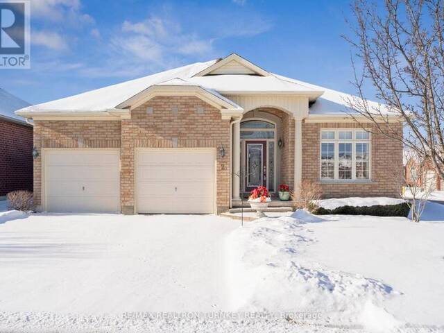 2 SUGGS LANE Whitchurch-Stouffville Ontario