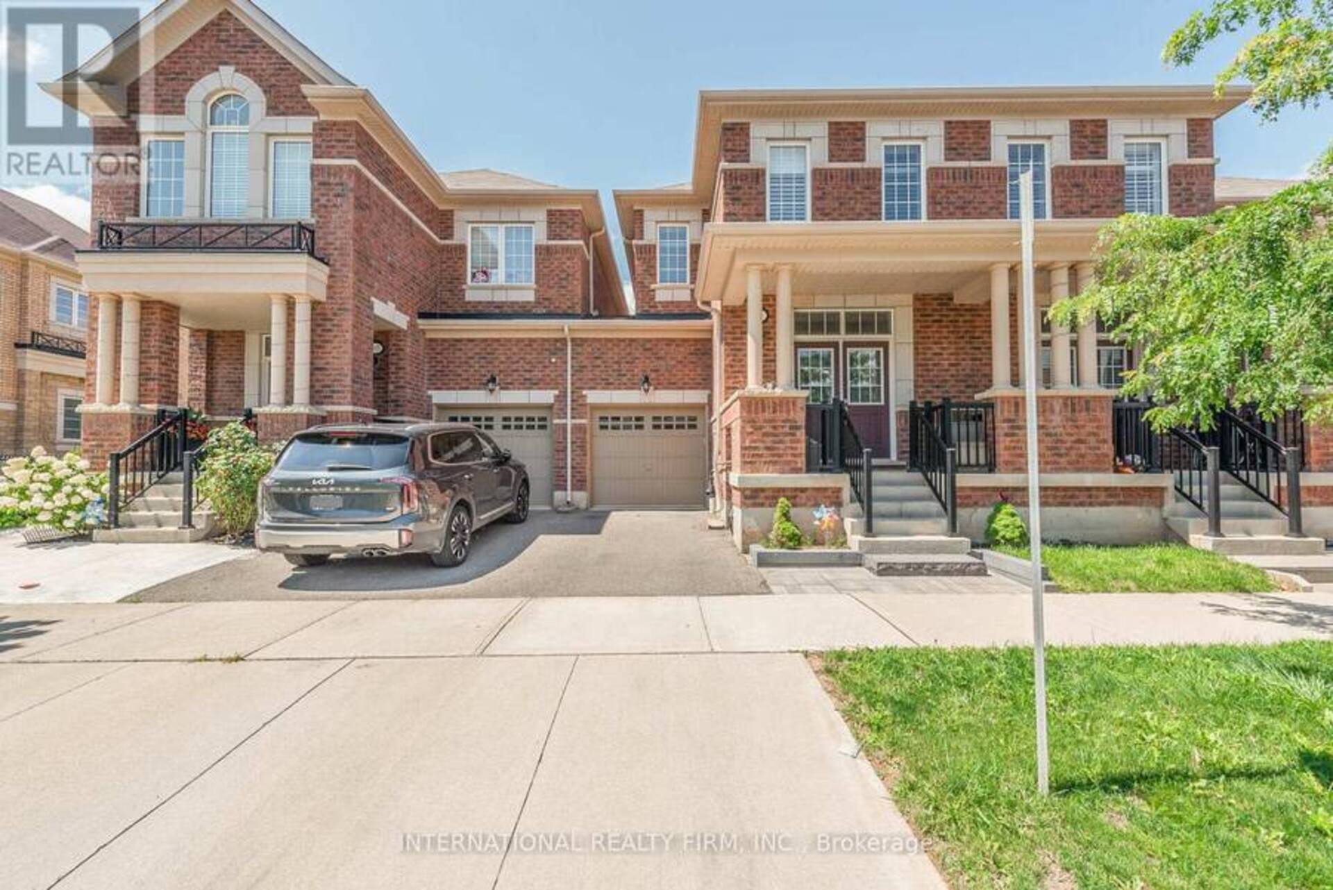 99 HUGUENOT ROAD Oakville