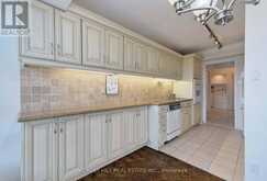 901/902 - 449 WALMER ROAD Toronto