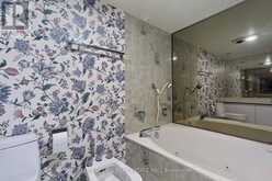 901/902 - 449 WALMER ROAD Toronto