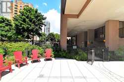 901/902 - 449 WALMER ROAD Toronto