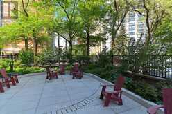 901/902 - 449 WALMER ROAD Toronto