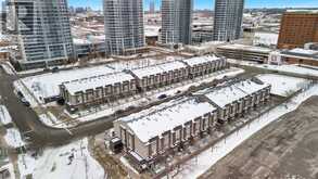 TH55 - 295 VILLAGE GREEN SQUARE Toronto