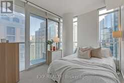 1407 - 126 SIMCOE STREET Toronto