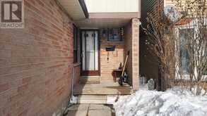 61 WARWICK CASTLE COURT Toronto