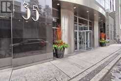 710 - 35 BALMUTO STREET Toronto