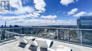 4202 - 1 YORKVILLE AVENUE Toronto