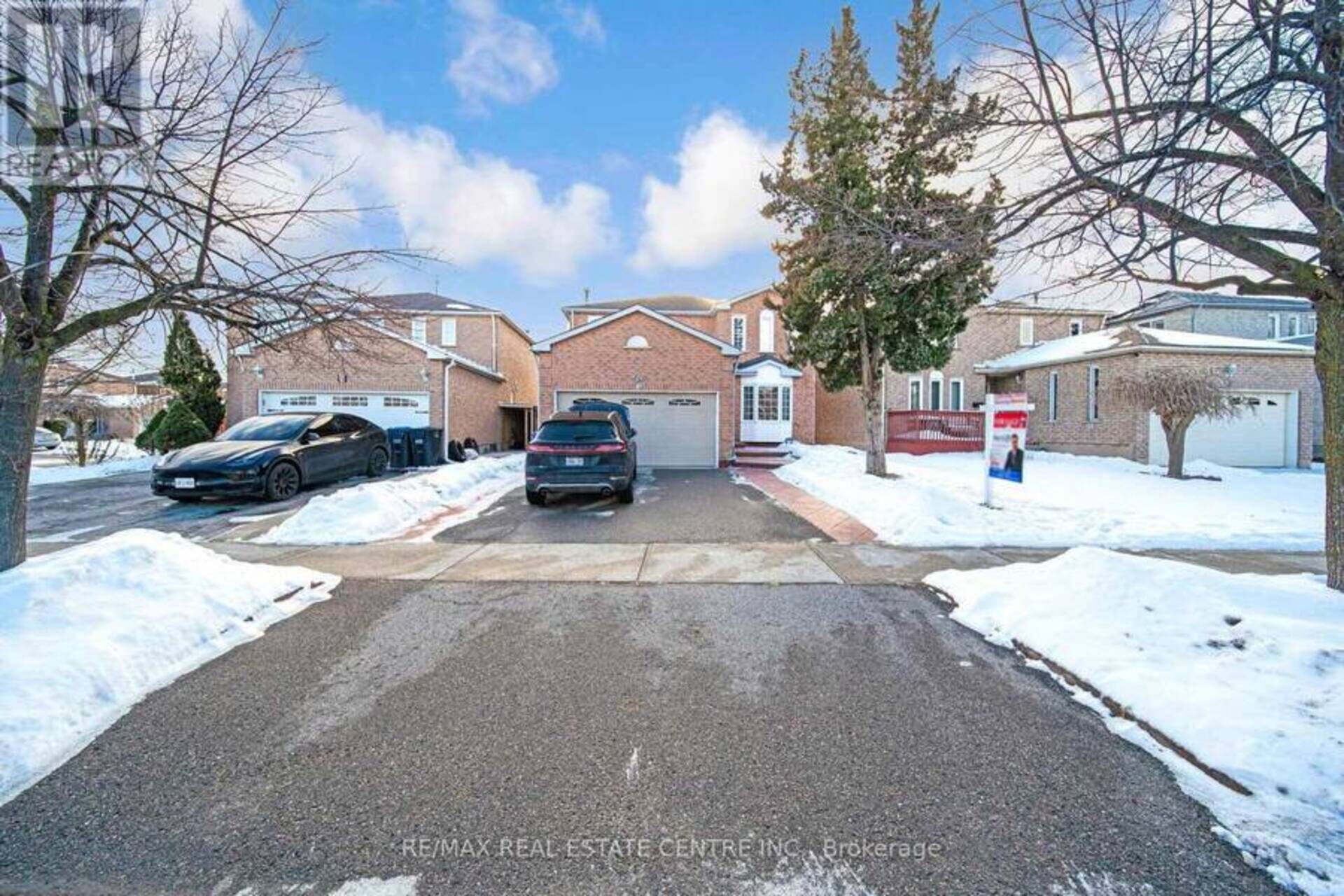 7 DUGGAN DRIVE Brampton