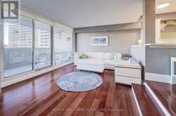 1006 - 260 SCARLETT ROAD Toronto