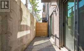 101 - 3 APPLEWOOD LANE Toronto