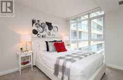 632 - 15 ICEBOAT TERRACE Toronto