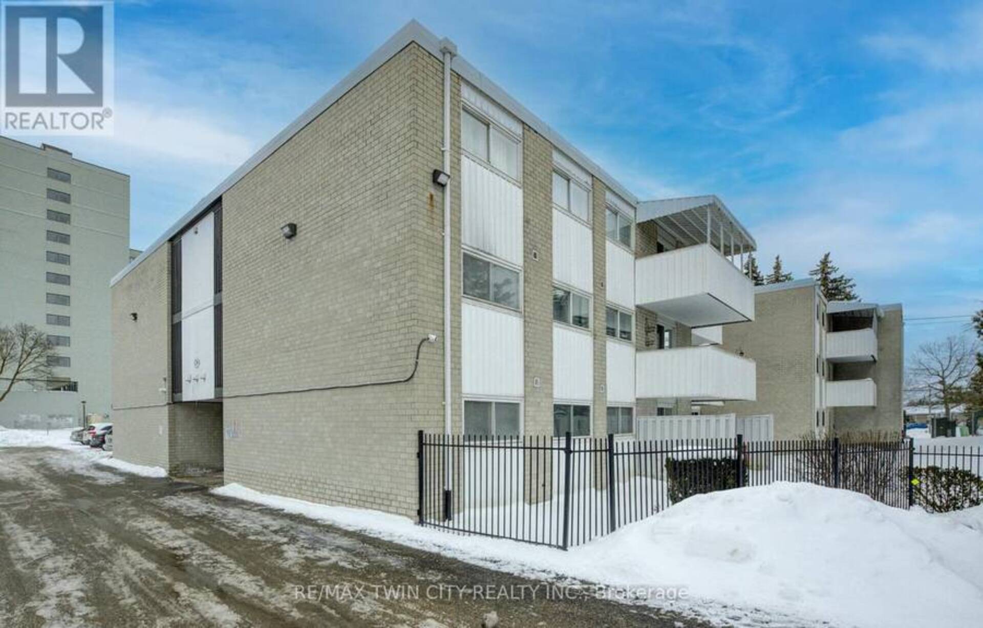 202 - 24 MOOREGATE CRESCENT Kitchener