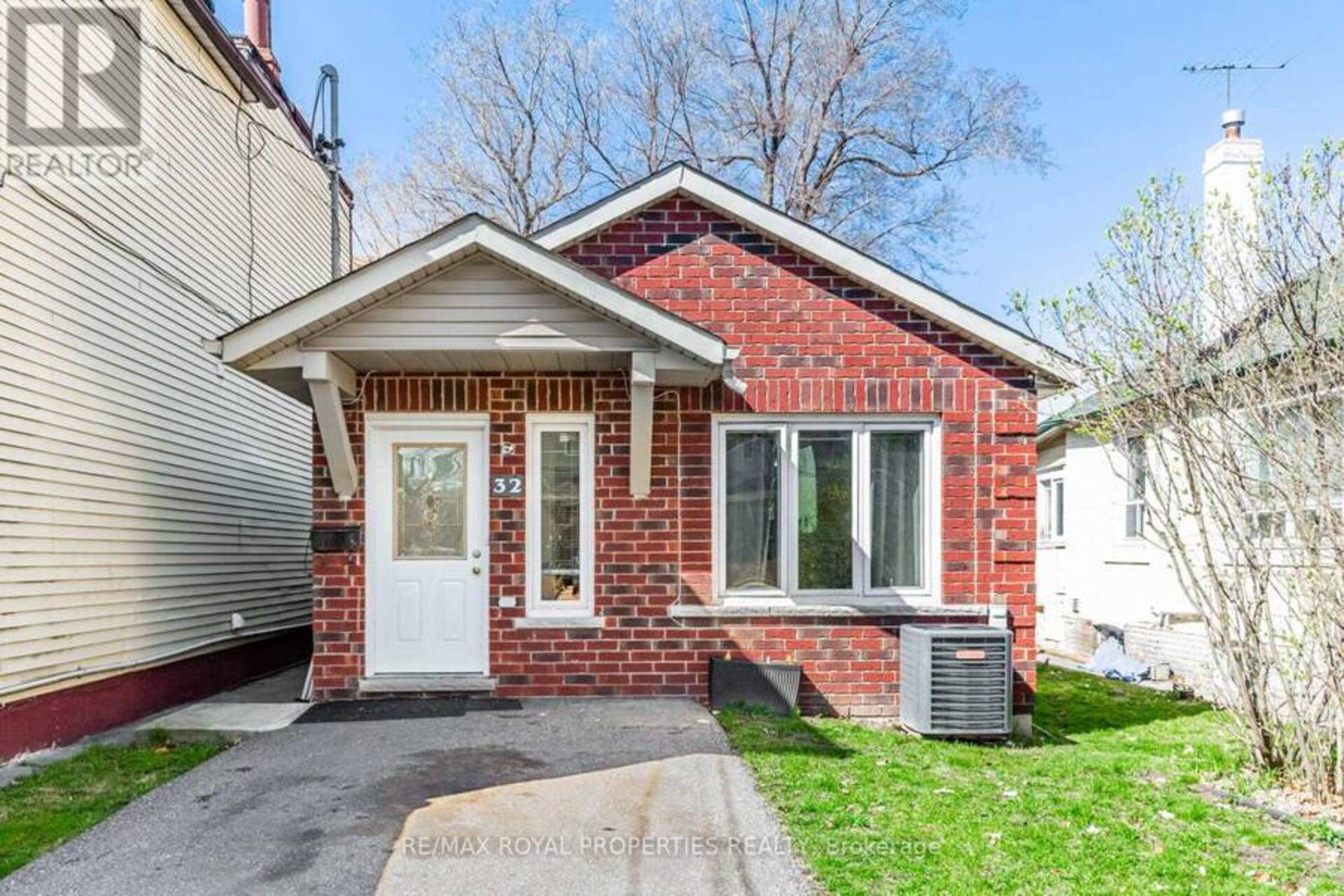 32 ST DUNSTAN DRIVE Toronto