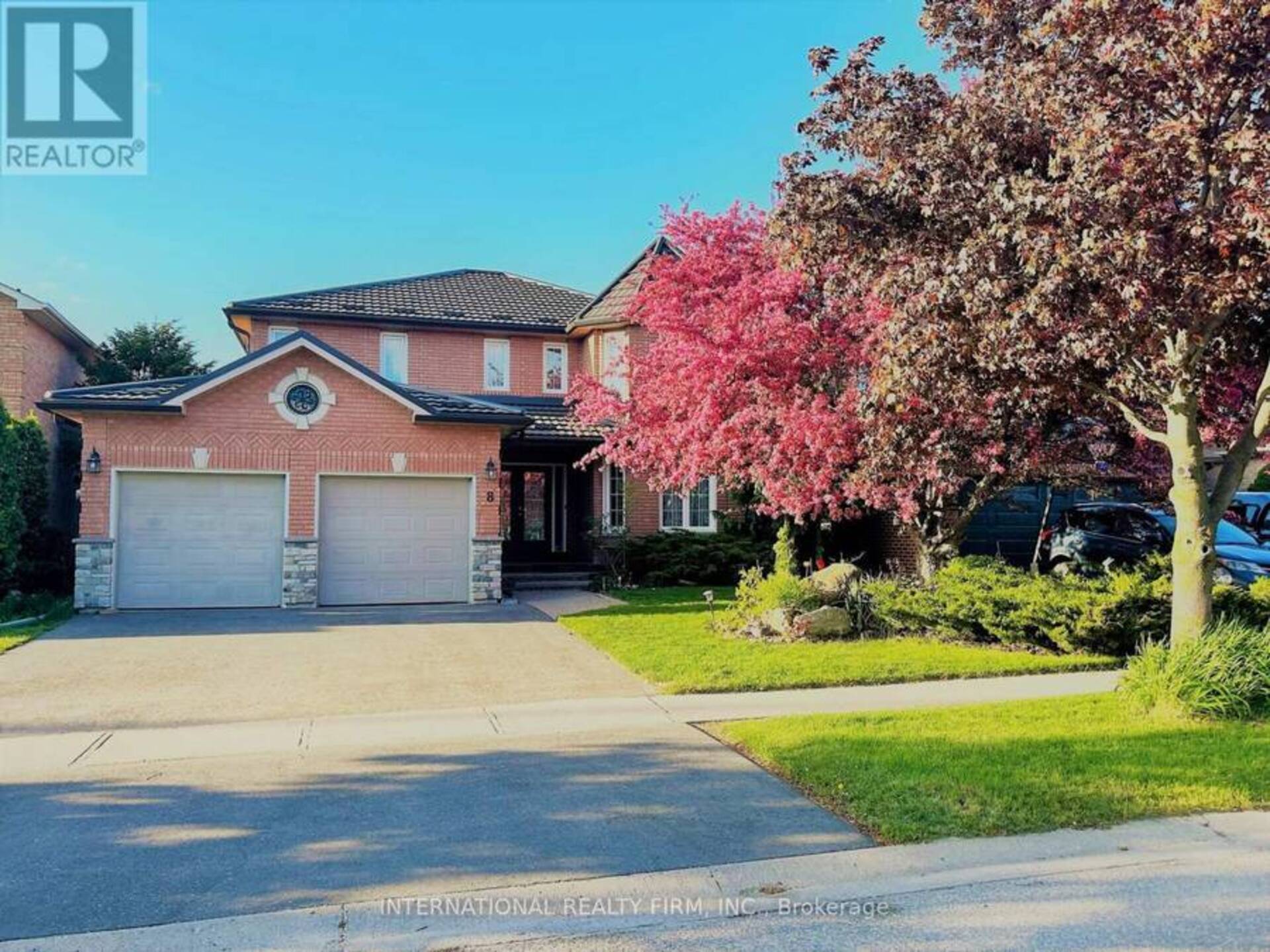 8 BISHOP DRIVE Barrie