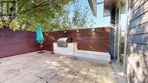 8 - 56 LIPPINCOTT STREET Toronto