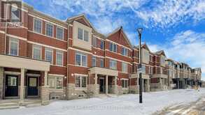 935 CROWSNEST HOLLOW Pickering