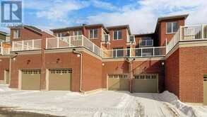 935 CROWSNEST HOLLOW Pickering