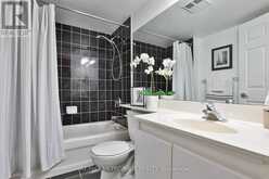 820 - 230 QUEENS QUAY W Toronto