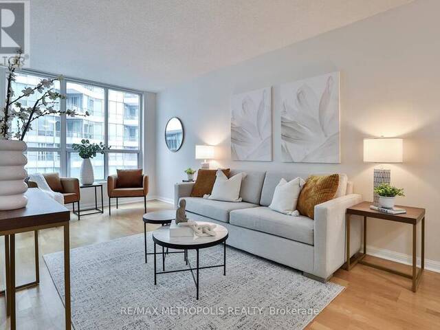 820 - 230 QUEENS QUAY W Toronto Ontario