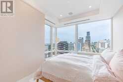 2705 - 180 UNIVERSITY AVENUE Toronto