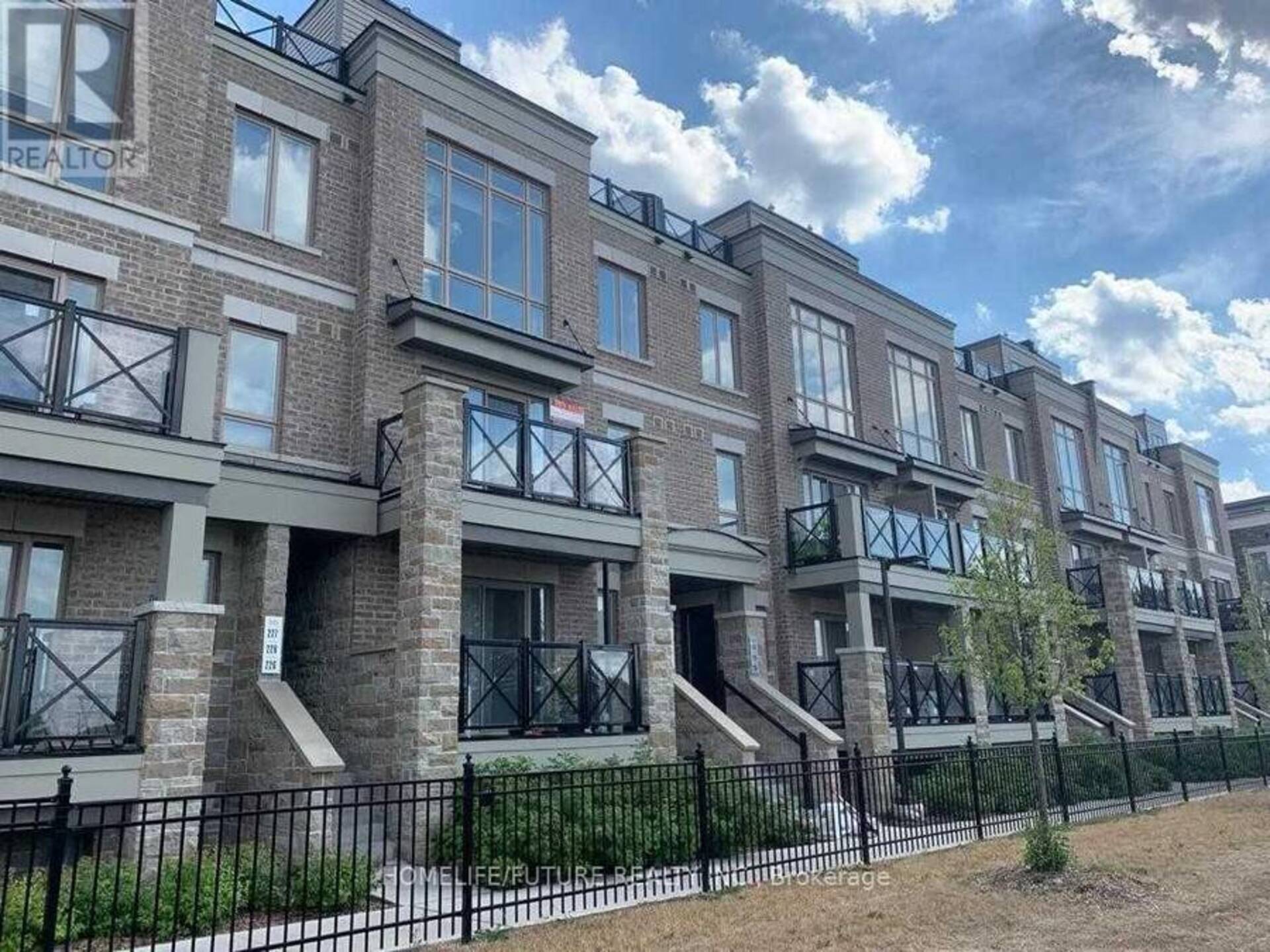 223 - 10 DUNSHEATH WAY Markham