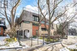 8 - 31 WALMER ROAD Toronto