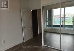 221 - 100 EAGLE ROCK WAY Vaughan