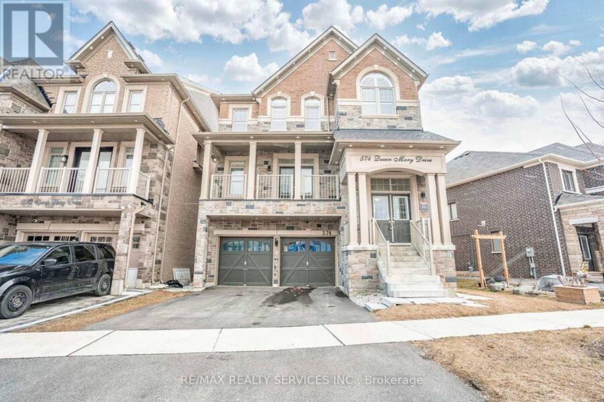 574 QUEEN MARY DRIVE Brampton