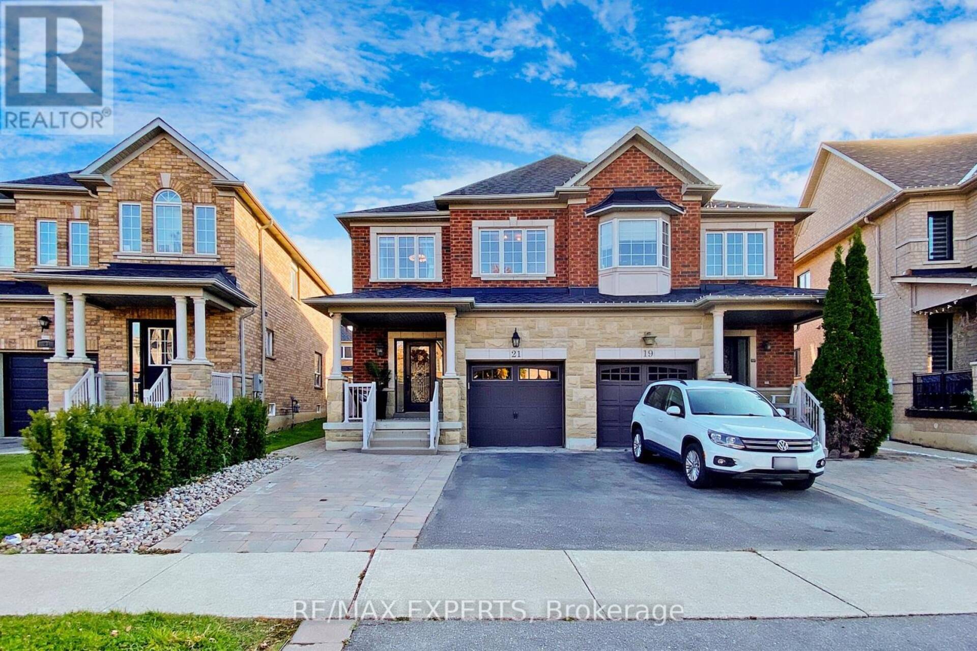 21 TWIN HILLS CRESCENT Vaughan