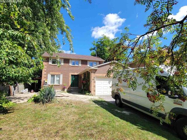 14 EVES COURT Newmarket Ontario