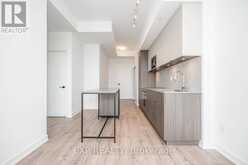 517 - 220 MISSINNIHE WAY Mississauga