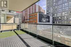 512 - 438 KING STREET W Toronto