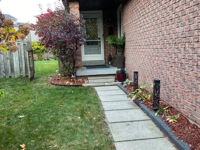 11 EBERLEE COURT Whitby Ontario