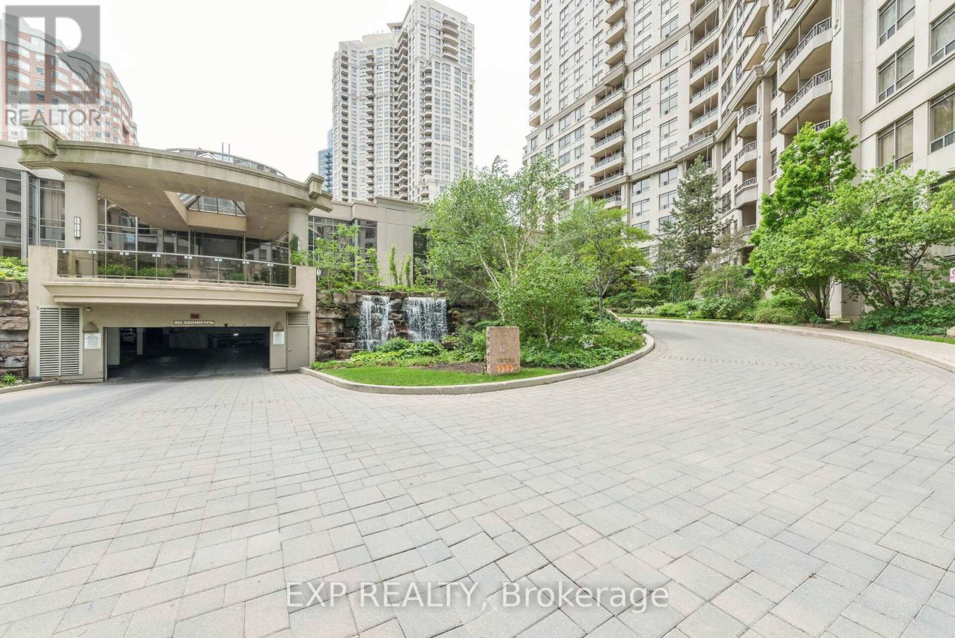 121 - 3888 DUKE OF YORK BOULEVARD Mississauga