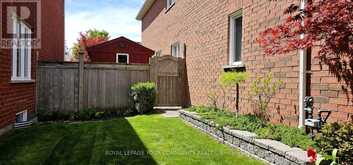 8 WHITESTONE DRIVE Georgina