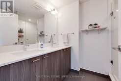 1004 - 27 BATHURST STREET Toronto