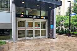 910 - 17 DUNDONALD STREET Toronto