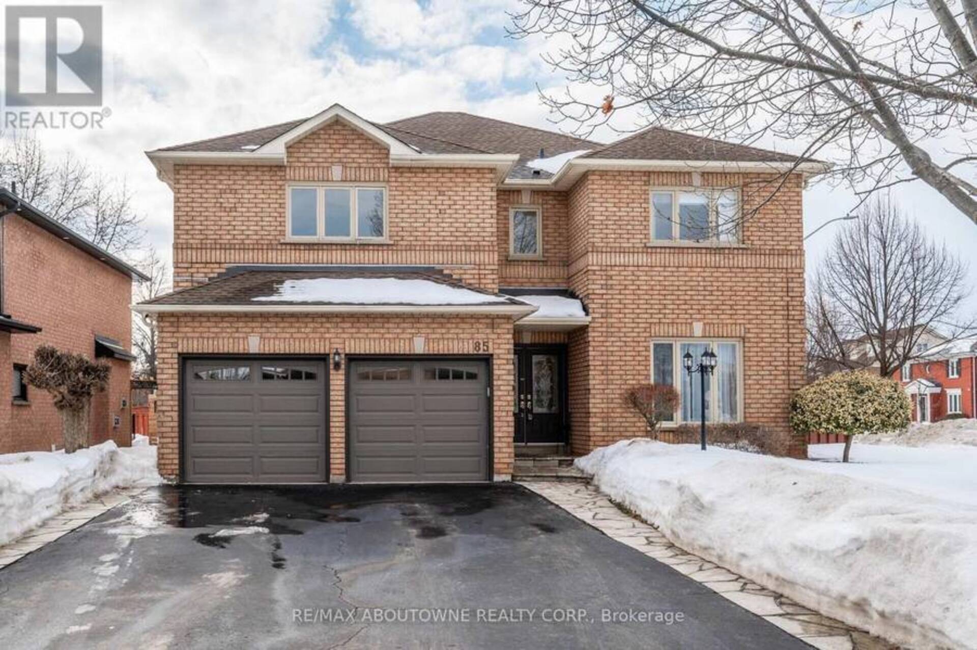 85 HOWELL ROAD Oakville