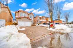 11 FERNCLIFFE CRESCENT Markham