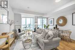 910 - 218 QUEENS QUAY W Toronto